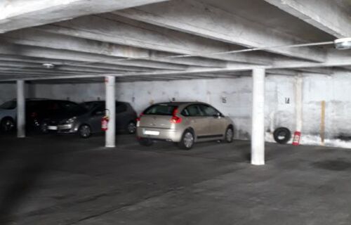 Emplacement parking couvert.