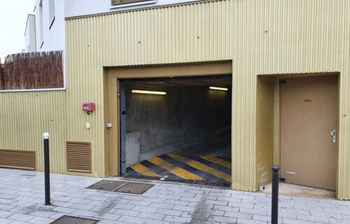 Loue parking souterrain dans un immeuble récent datant d'octobre 2015.